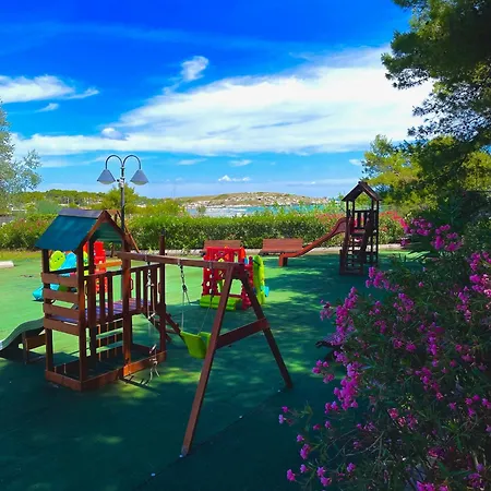 Villaggio La Giara منتزه العطل